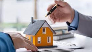 Chuyển nhượng đất: Bên mua nợ thuế khi nhận nộp thay, bên bán có bị tạm hoãn xuất cảnh không?