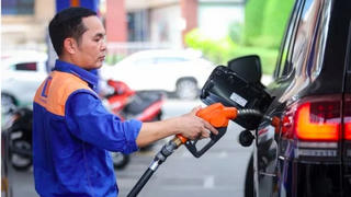 Giá xăng E10 RON 95 tăng hơn 500 đồng/lít