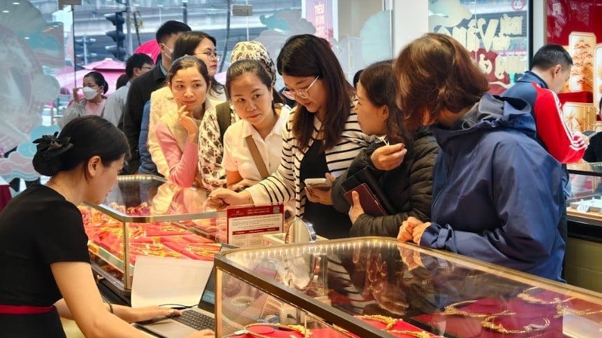 Giá vàng hôm nay 17/4: SJC giảm mạnh, vàng miếng còn 167,7 - 171,2 triệu đồng/lượng