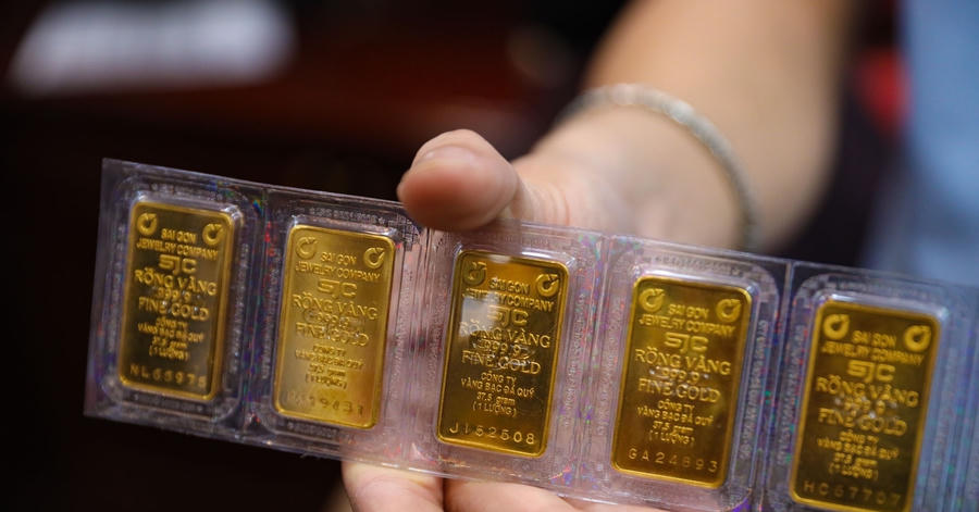 Giá vàng hôm nay 19/4/2026: SJC quay lại 172 triệu đồng/lượng, thế giới chưa vượt 4.900 USD/ounce