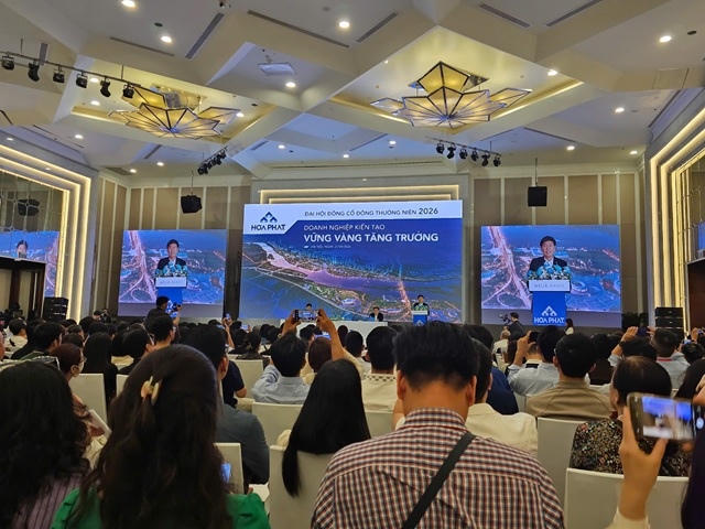 Lãnh đạo Hòa Phát báo cáo cổ đông tại Đại hội trả cổ tức bằng tiền và cổ phiếu tổng tỷ lệ 15%