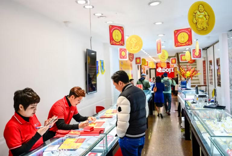 Giá vàng trong nước giảm, SJC quanh 168,5 triệu đồng/lượng