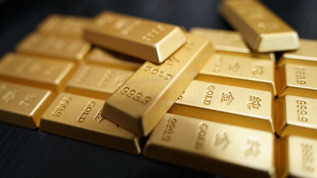Vàng thế giới rớt mốc 4,600 USD, giảm hơn 2% trong ngày 28/04