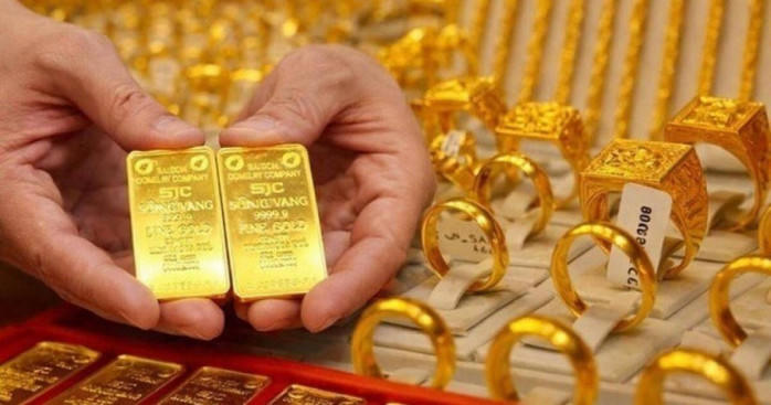 Vàng SJC neo 166 triệu đồng, chênh thế giới gần 20 triệu