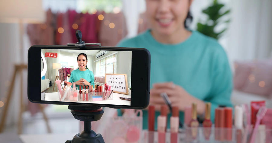 Xu hướng mua sắm 2026: 67% túi tiền online "đổ gục" trước sóng Livestream 