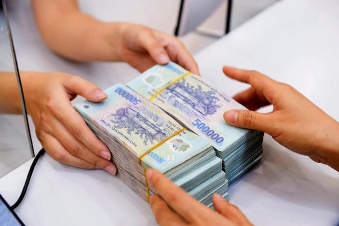 Lãi suất tháng 5 tăng mạnh: Vietcombank lên 7,4%, thị trường nói gì?
