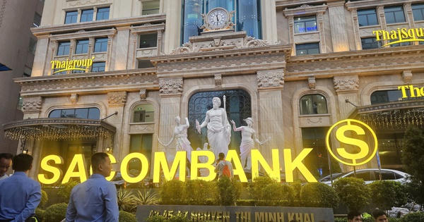 SACOMBANK cho nghỉ việc hàng nghìn nhân sự, AI liên quan?