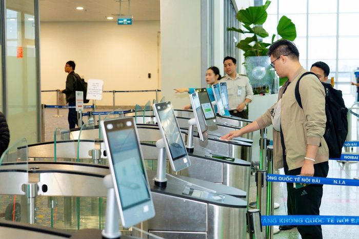 Hoãn xuất cảnh nếu nợ thuế từ 1 triệu đồng: Cần mở khóa tức thời