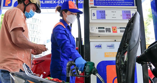 Giá dầu thế giới giảm lần thứ 6 liên tiếp: Xăng Việt Nam "rẻ bất ngờ", thấp hơn Thái Lan hơn 10.000 đồng/lít