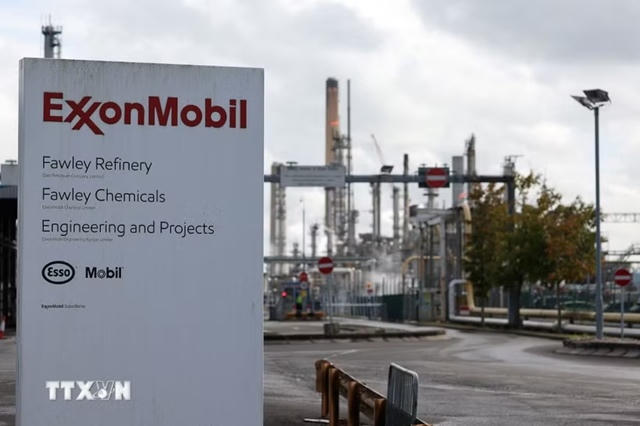 Giá dầu Brent lên 100 USD/thùng, Shell, BP, TotalEnergies lãi lớn quý 1/2026