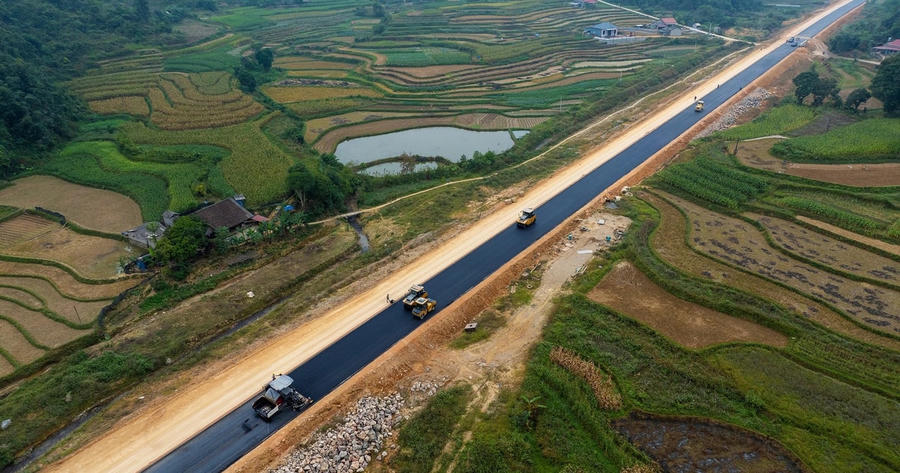 Đèo Cả (HHV) "hiến kế" làm đường cửa khẩu: Tiết kiệm cho ngân sách gần 5.700 tỷ đồng, anh em thấy có hời không?