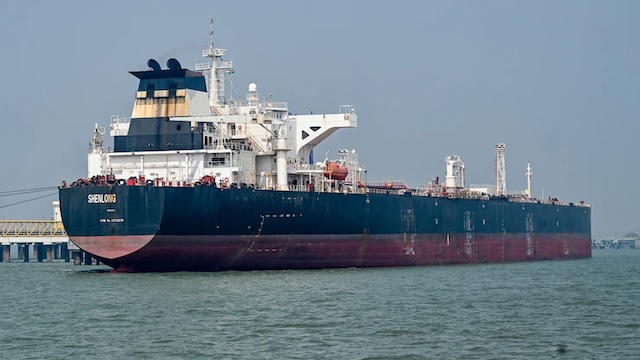 Dầu Brent vượt 104 USD/thùng, thị trường lo ngại nguồn cung Trung Đông