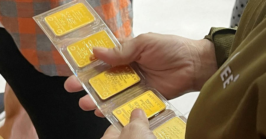 Giá vàng giảm mạnh: vàng thế giới về 4.673 USD/ounce, SJC hạ nhiệt