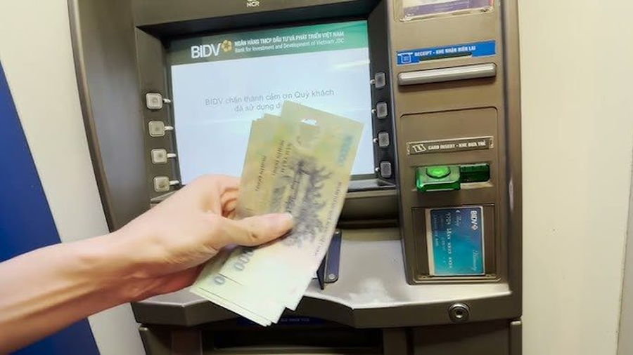 Vietcombank, BIDV, Techcombank bắt đầu thu phí chuyển khoản: Những trường hợp nào sẽ mất tiền "oan"?