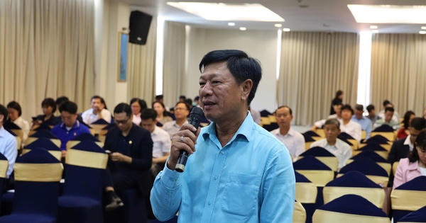 T.S Tuấn - Chủ tịch Địa ốc Hoàng Quân khóc khi đọc nghị quyết tháo gỡ khó khăn cho doanh nghiệp BĐS