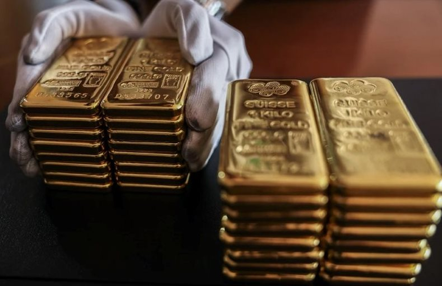 Giá vàng xuống dưới 4.700 USD/oz, SPDR tiếp tục mua ròng