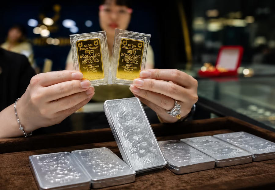 Giá vàng sập mạnh, người mua vàng lỗ nặng
