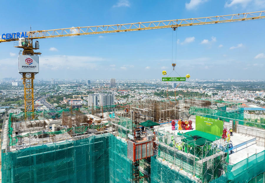La Pura cất nóc tháp Zenia sau 6 năm thi công