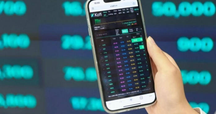 VN-Index lên cao kỷ lục: nhà đầu tư nên làm gì?