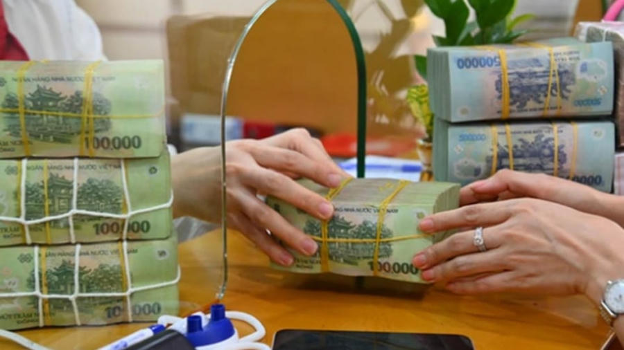 Cực Nóng: Gửi tiết kiệm 13 tháng có nhà băng trả 10,7%