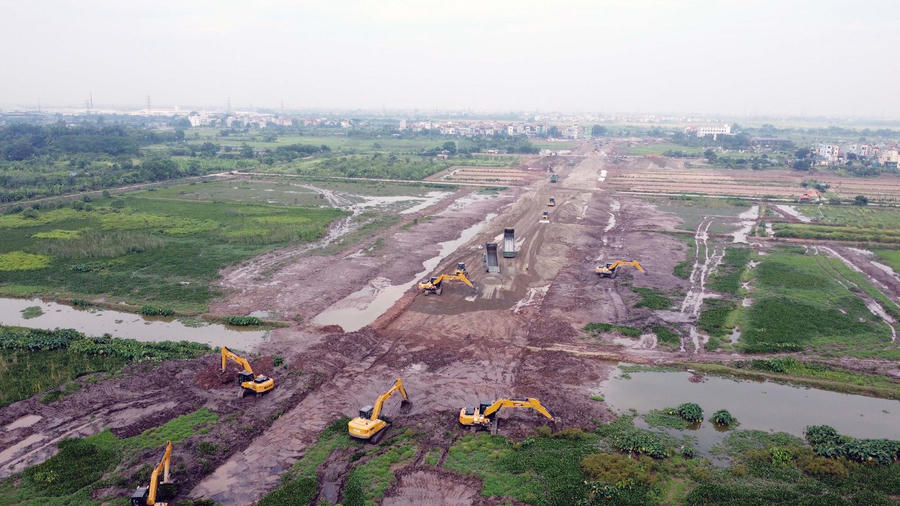 Đại lộ 120 m nối sân vận động Hùng Vương với cao tốc Pháp Vân đang thi công