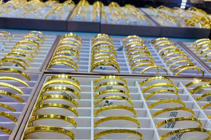 Giá vàng trưa ngày 22/5: vàng miếng, vàng nhẫn án binh bất động