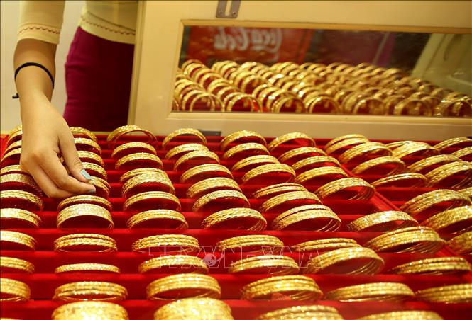 Giá vàng hôm nay trưa 23-5: Tiếp tục giảm còn 158,5-161,5 triệu đồng/lượng
