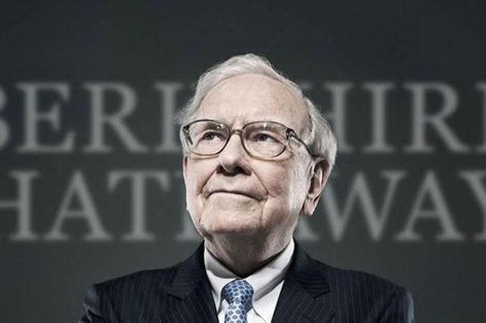 Warren Buffett 144 tỷ USD: Bài học kiểm soát nợ và tái đầu tư vốn