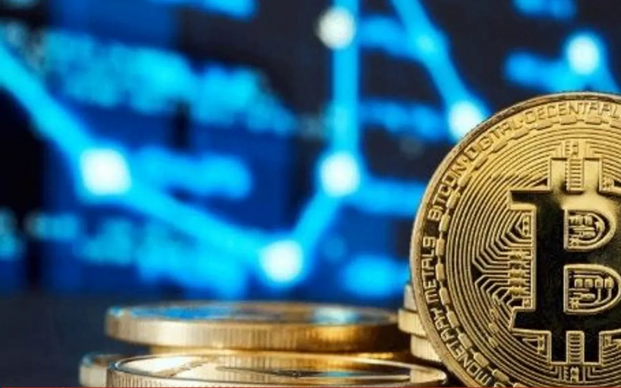 Bitcoin giảm về 62.600 USD: Áp lực bán từ Strategy gây chú ý