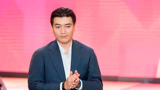 Chân dung thanh niên Gen Z điển trai nhà bầu Thụy vừa đầu quân cho Sacombank, sở hữu 15% LPBS
