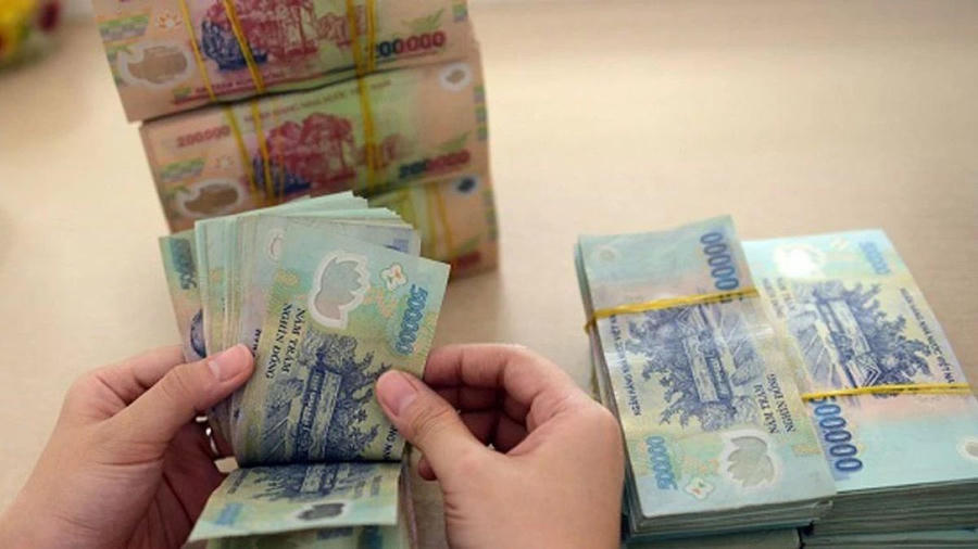 Lãi suất huy động tăng cao, vì sao ngân hàng vẫn khát vốn?