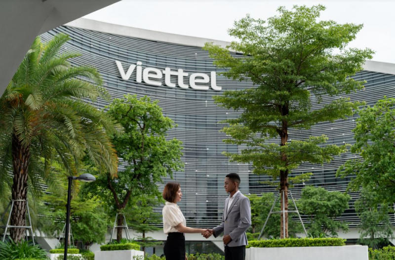 Viettel tung báo cáo "khét lẹt": Doanh thu gần 9 tỷ USD, lương bình quân công ty mẹ vượt mốc 53 triệu đồng/tháng