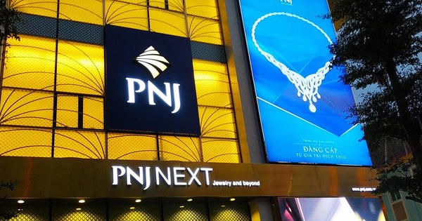 PNJ: Thành viên HĐQT bán 561.199 cổ phiếu, bố ruột mua đúng lượng