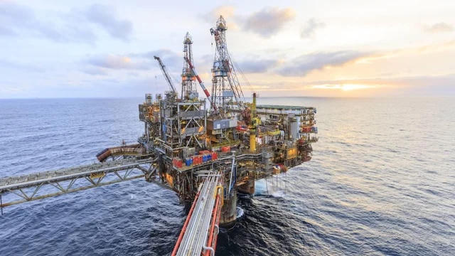 Dầu Brent giảm hơn 3% sau khi Mỹ cho phép xuất khẩu dầu thô Iran